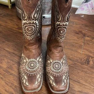 Size 6 Women’s Cowboy Boots